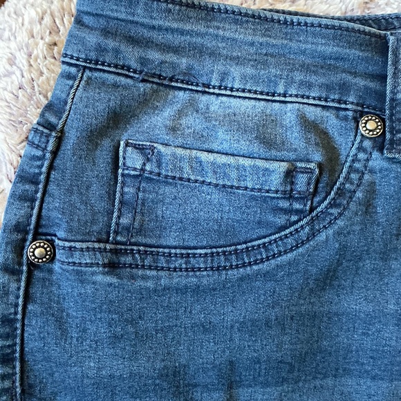 DG2 mid tone stretchy jeans - Picture 4 of 6